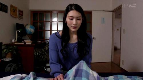 息子の朝勃ち男根を思わず鬼咥えする淫乱義母 本庄鈴