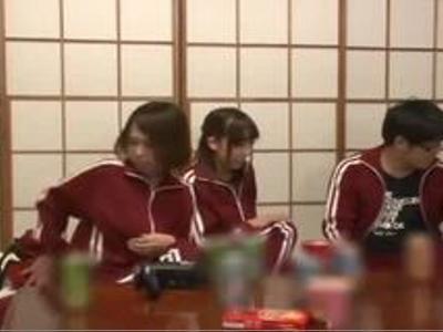 【女子校生×18禁】「先生来ちゃうよ…」修学旅行でテンション上がったJK達が同級生とヤリまくり！見過ごせないくらいいい女