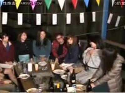 【熟女×18禁】「恥ずかしいんだけど…」ナンパした奥様達が若い男と王様ゲームでエッチなことしちゃった！ドキドキしちゃうくらいの激エロ動画