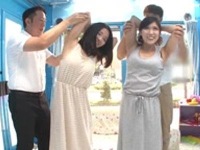 【外見える!?×マンスジ】「出ちゃう～」ノーパン美女が悪戯されてマンスジくっきりでマン染みエロすぎ！即抜け注意なエロ映像