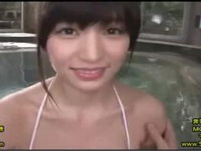 綺麗な清楚系の美女が彼氏と旅行中にイチャラブ撮影(至福！温泉)