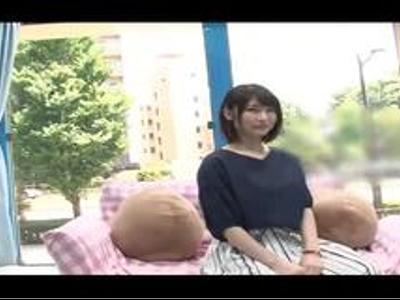【人妻×18禁】最高に綺麗な清楚系の美女と車内でH！激しいピストンでアヘ顔になっちゃう美少女！ブクマ必須のエロ動画