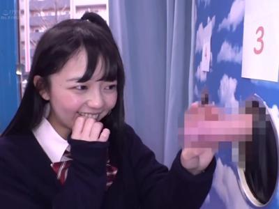 【外見える!?×高校生】JKがずらりと並んだ男性器からカレシを見る企画で他の男にハメられる！男性におすすめのエロ映像