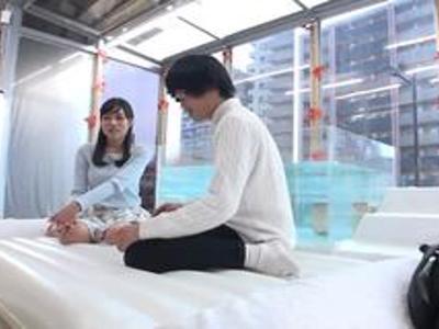 《マジックミラー×温泉》おっぱい大きな女友達と2人っきりで混浴！お金欲しさに一線を越えてしまった友達男女！スケベ注意なR18動画