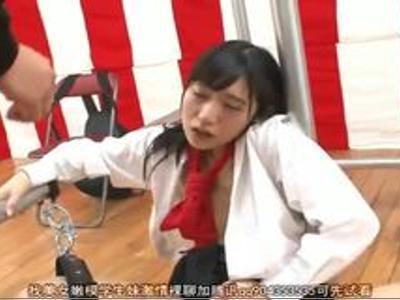 【寝取り×18禁】ミニスカ美女がガニ股キープ！下にはチンポが…素人娘が彼氏の前で寝取り膣内射精された！いやらしいエッチな映像