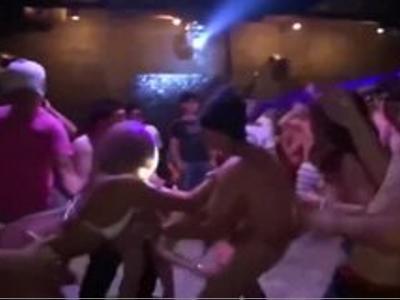 【野外×18禁】イケイケなビキニ美女たちと乱交H！テンション高めなギャルたち！消される前に見なきゃ損