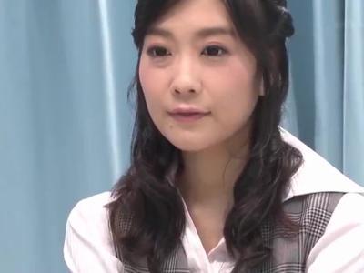 【外見える!?×ミニスカ】激カワな美女OLにエッチなマッサージしてHしちゃった！ピストンされて感じまくり！女性が見てもいいR18映像