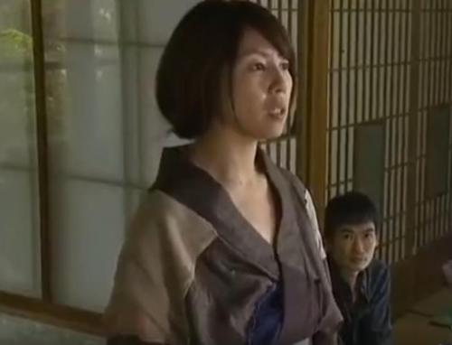 【ヘンリー塚本】田舎暮らしの人妻は隣人男性を次々に浮気相手にして肉棒を受け入れる　それでも性欲は収まらない