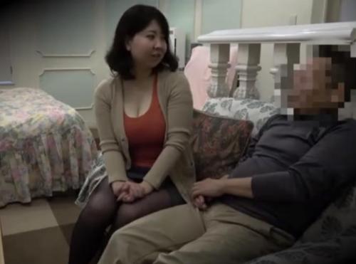 【人妻熟女】爆乳豊満エロボディの奥様が旦那の浮気への当てつけに不倫セックス！