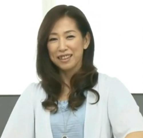 【人妻熟女】五十路の奥様が性欲が溜まりすぎてAV出演！生の浮気チ●ポを目の前に舌なめずりすると、昼間から大胆に腰を振り何度もイキ乱れ