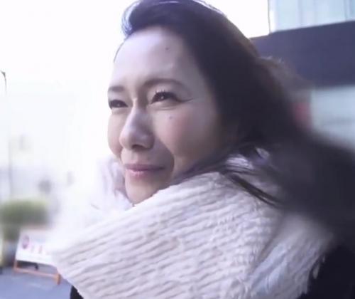 【五十路ナンパ】50代の美魔女を口説いてホテルでハメ撮り！性欲爆発で中出しセックスでストレス発散！
