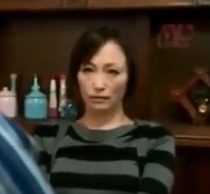 【ヘンリー塚本】豊満エロボディの人妻が婿の肉棒に欲情して生ハメセックス！
