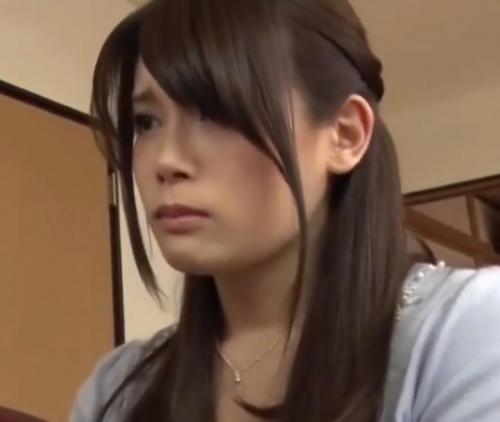 【熟女】息子の筆おろしを手伝う人妻　童貞を捨てたい子供の想いを受け止めて初体験と口内発射でザーメンを受け入れる！