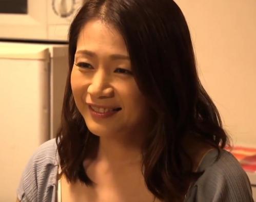 【友田真希】隣に住む新社会人の男性に男を感じて言い寄られる幸せから生ハメセックスで快感を味わう。。。