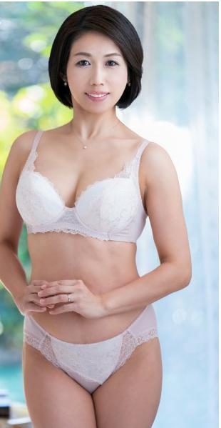 【人妻熟女・藤谷友梨子】豊満エロボディの奥様が欲求不満解消のためにAV出演！いつもとは違う体位をしてみたい！