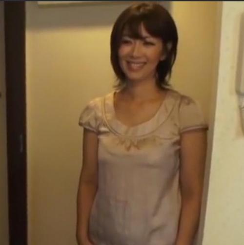 【翔田千里】40代の熟女に誘惑されて発情するブサメン　濃厚フェラで射精寸前に追い込まれて甘美の声をあげる