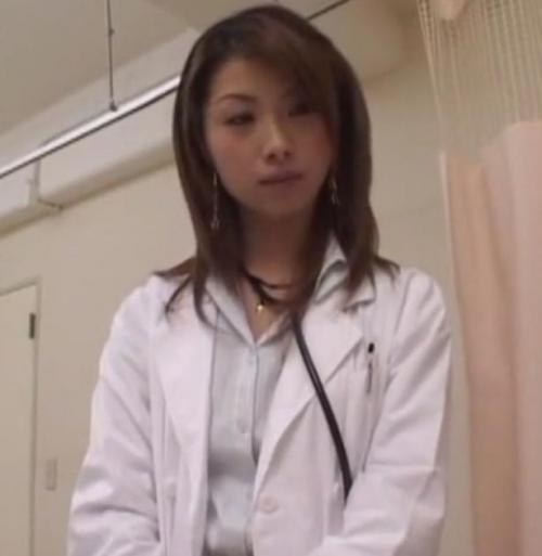 秘密を入院患者に知られて性奴隷となった女性医師！深夜のオナニーを見せつけて何度も絶頂する！