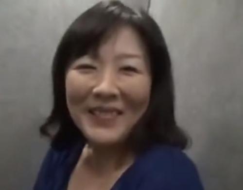 【熟女不倫】人妻をいきなりハメる！欲求不満で声もかけられない奥様は求められる事にうれしがり生ハメセックス！