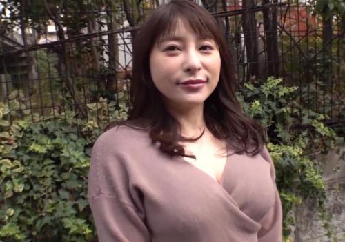 【人妻熟女】爆乳豊満エロボディの奥様が性欲発散のために筆おろしのお手伝い！