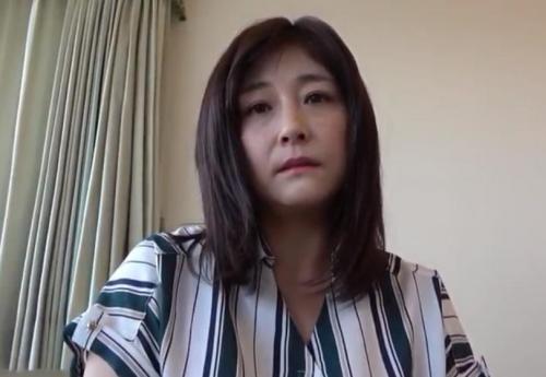【人妻熟女】巨乳豊満エロボディの奥様を口説いて自宅へ　卑猥な身体を見せつけながら生ハメ中出しセックス！