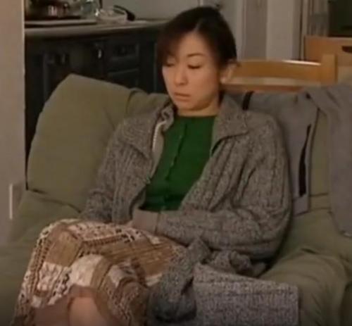 【ヘンリー塚本】近隣に住む男性に性欲を知られてしまい強姦まがいに犯される人妻