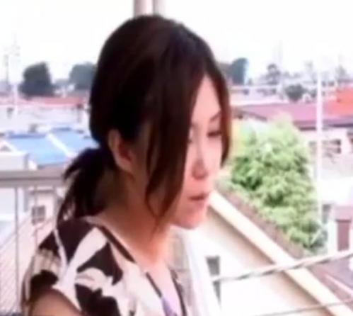 【ながえスタイル】旦那の出勤を見送った後に旦那の上司を自宅に招き入れ朝から不倫セックス！１日に何度も性交するほど肉棒を欲しがる妻