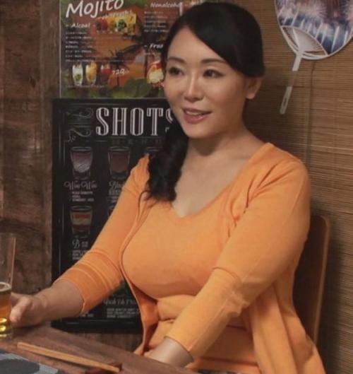 【人妻ナンパ】相席屋で口説いた熟女を部屋にお持ち帰り　寂しさと欲求不満が募った素人奥さんの乾いたカラダはよく濡れる！