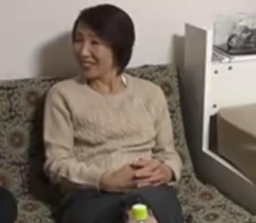 【熟女ナンパ】スレンダーエロボディの五十路奥様を連れ込んで言い寄ったら生ハメ中出しセックスできた一部始終を盗撮