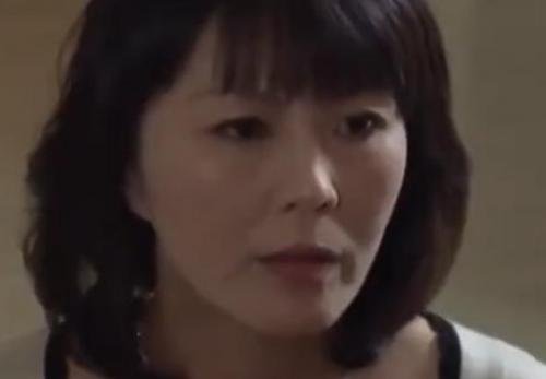 夫は知らない… 汗臭い肉棒に酔いしれる妻 汗臭い男たちのたくましいサオを差し込まれれば、腰はくねり、声が漏れる…