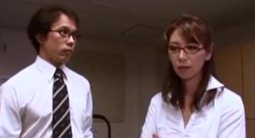 【翔田千里】高圧的な上司に襲い掛かるエアコン業者　３P乱交プレイで悉く凌辱する！