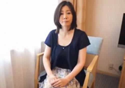 【ヘンリー塚本】欲求不満の熟女人妻が電マで発情してホテルでハメ撮り撮影！最後は顔射で決める！