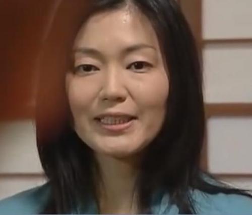 【ヘンリー塚本】豊満エロボディの人妻を夫婦交換してパートナーがそばにいる前で生ハメセックス