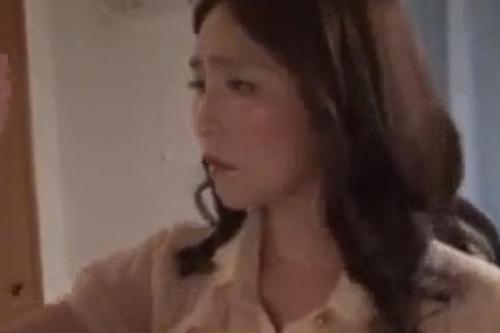 【禁断の母子性交】性欲が止まらない息子に襲われて中出しセックスをしてしまう母　鬼ピストンに負けて感じてしまう私。。。