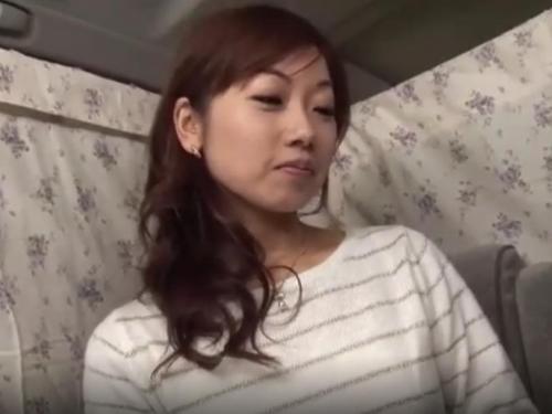 【人妻ナンパ】ご無沙汰の人妻に電マとペニスを握らせて獣のようなピストンで生ハメ中出しセックスを決めたったｗ