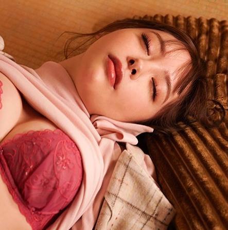 【人妻不倫】夫に内緒で義父のセクハラからセックス！肉棒の良さを知ってしまった奥様は止まらない快感に溺れていく　小倉由菜
