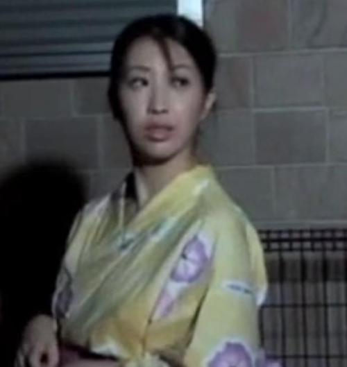 【人妻不倫】1人寂しい義父にNTRの奥様　旦那よりも激しく求められて悦びの声を上げる妻　もうお義父さん無しでは生きていけない