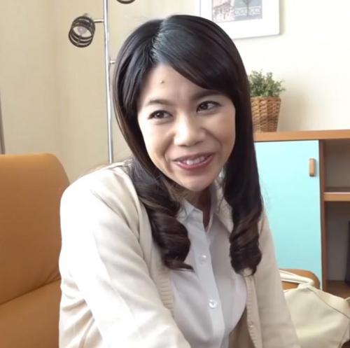 デリヘルを依頼したら叔母さんがやってきた！大好きなおばさんとセックスしまくって鬼ピストンするたびに揺れるおっぱいがエロかったｗ