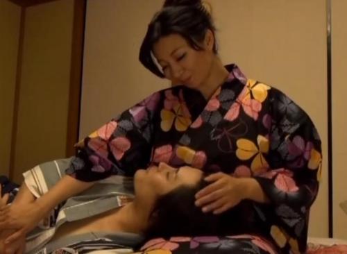 【母子相姦】離婚して別れた息子と温泉旅行に出かける人妻　旅館で禁断のセックスに耽って快楽を貪る二人
