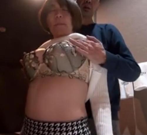 爆乳Hカップの熟女と温泉旅行　エロボディを堪能しながら二人きりのハメ撮り！
