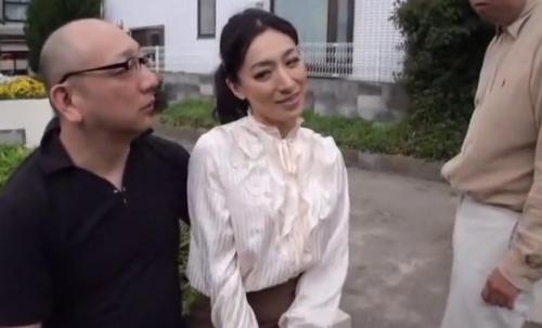 【松本まりな】不倫したのがバレてしまい旦那の目の前で犯される人妻　肉棒を強制フェラさせられ口内発射を許してしまう