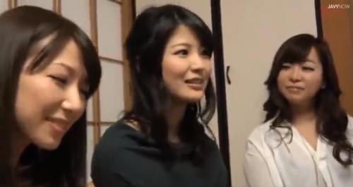 ママ友たちと合コンに参加　酒の勢いを借りて乱交パーティに　避妊もせずに生ハメセックスの中出しをしちゃった奥様