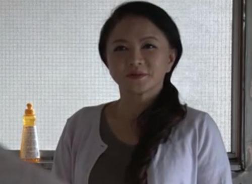 【親子相姦】50代の熟女母を欲情した息子友達に押し倒されてレイプ！それだけにとどまらずに膣内射精まで