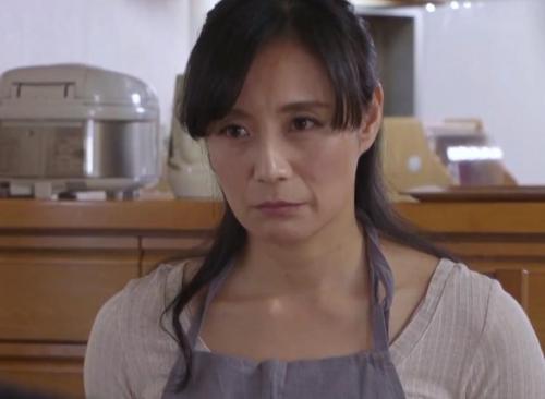 【母子相姦】閉経したスレンダーな母親を性処理道具にして犯し続ける息子　膣内射精までされても子供を愛し続ける熟女