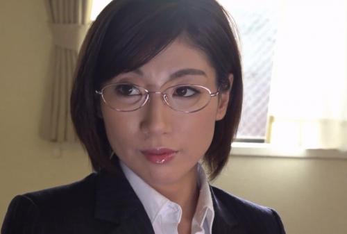 【人妻不倫】保険外交員の色気ムンムン奥様　契約が取れずに高校の先輩と再会　優しさに触れ禁断のセックスに溺れていく日々