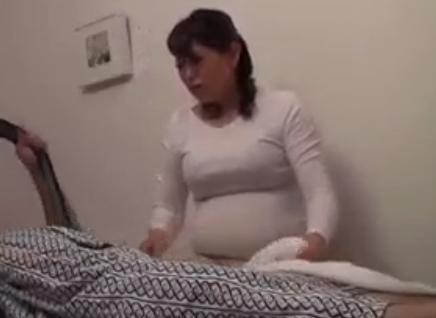 【熟女】出張でマッサージを依頼したら豊満ボディの叔母さんが来てセックスをしちゃいましたｗ