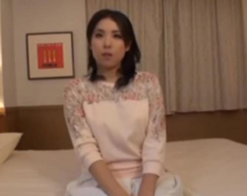 【センズリ鑑賞】31歳人妻が勃起したマラを見て興奮！Dカップの巨乳を揺らしながらハメ撮りセックスに挑む！