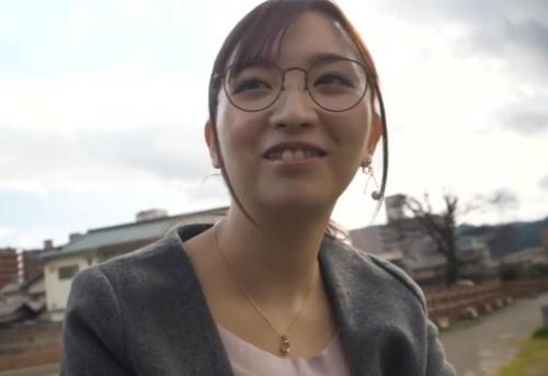 【人妻熟女】地味な奥様が不倫旅行へ　豊満エロボディをよがらせて中出しセックスをされてしまう！