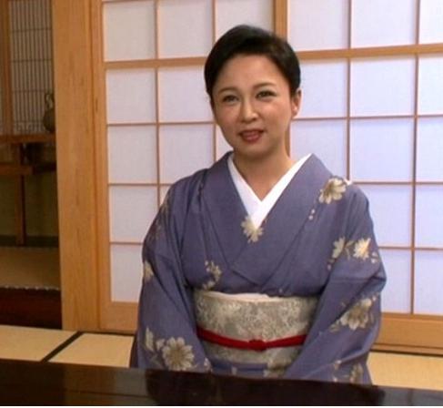 【人妻熟女】豊満エロボディの未亡人女将に欲情した甥っ子　若い肉棒を勃起させて生ハメ中出しセックス