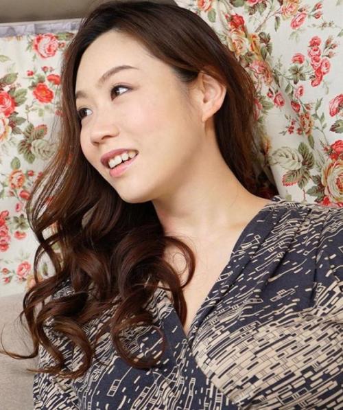 【人妻ナンパ】セレブな美乳奥様を路上ナンパ　電マが大好きで思わず逝く！ホテルでは爆乳パイズリをしてくれて艶めかしいセックスを御開帳！