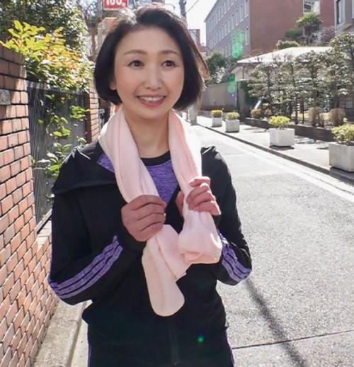 【生野光代】豊満エロボディの人妻に欲情した隣人男性は生ハメ中出しセックスを決めてしまう！